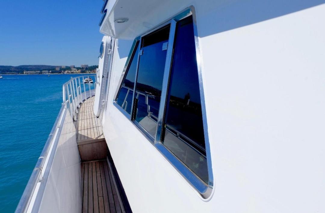 Yacht Charter Cannes Antibes Botel Nice