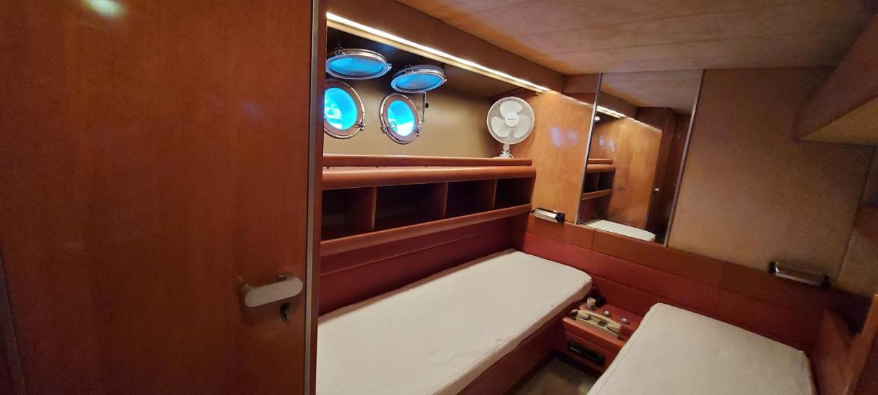 Yacht Charter Cannes Antibes Bateau-hôtel Nice