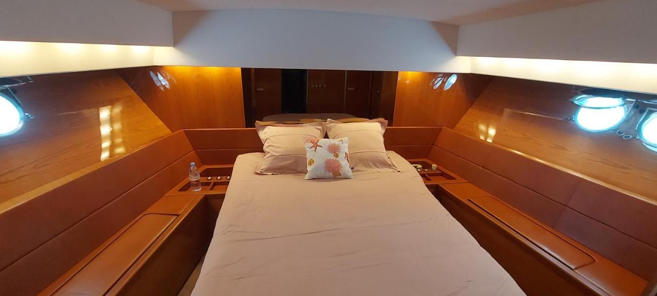 Botel Yacht Charter Cannes Antibes *